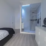 Guest house Executive Single With En-suite In Centre