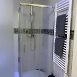 Executive Single With En-suite In Centre