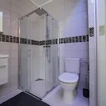 Guest house Executive Single With En-suite In Centre