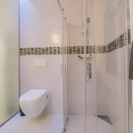 Executive Single With En-suite In Centre Luxembourg