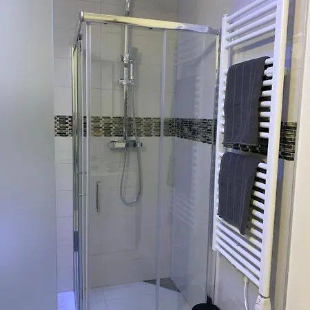 Executive Single With En-suite In Centre