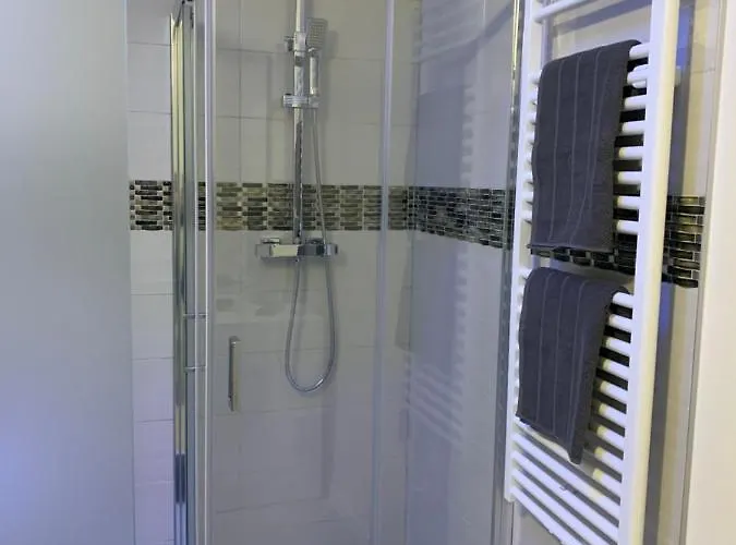 Executive Single With En-suite In Centre